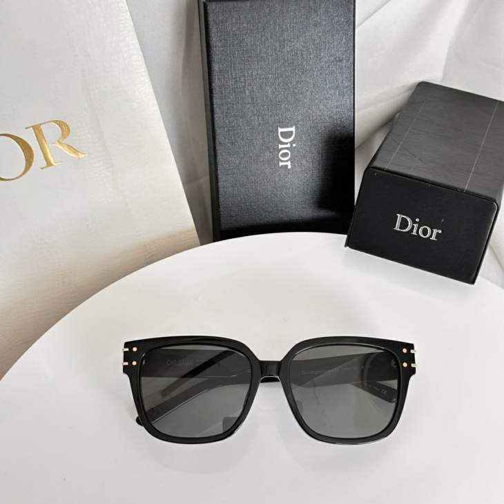 Picture of Dior Sunglasses _SKUfw79398986fw